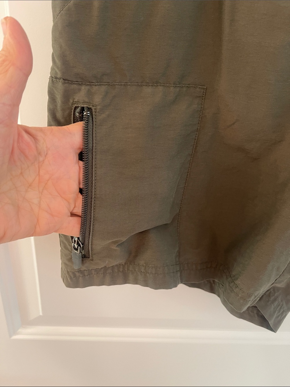 Columbia Women's Olive Cargo Shorts/ High Waisted - Picture 13 of 13
